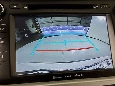 Used 2018 Toyota Highlander XLE AWD/4WD image 31