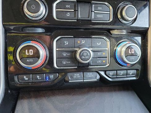 Used 2022 GMC Yukon XL Denali image 18