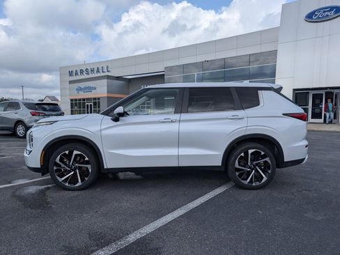 Used 2024 Mitsubishi Outlander SE image 2