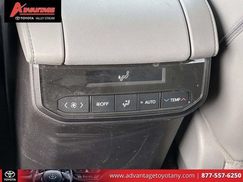 Used 2023 Toyota Highlander XLE AWD/4WD image 16