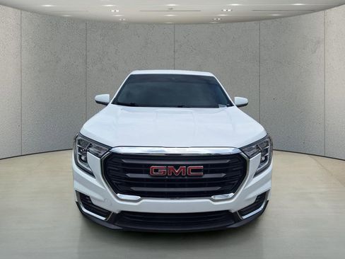 Used 2024 GMC Terrain SLE FWD image 8