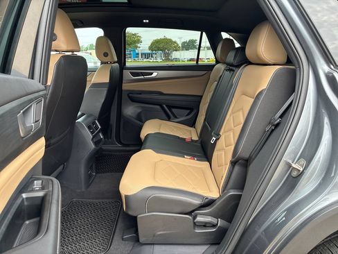 Used 2024 Volkswagen Atlas Cross Sport SE AWD/4WD image 30