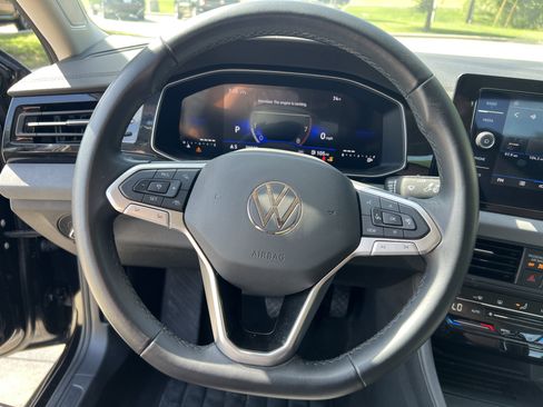 Used 2025 Volkswagen Jetta SE FWD image 16
