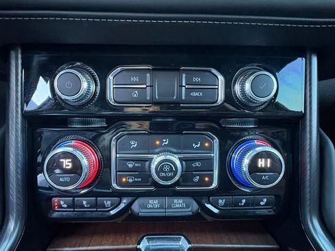 Used 2024 GMC Yukon Denali Ultimate image 11