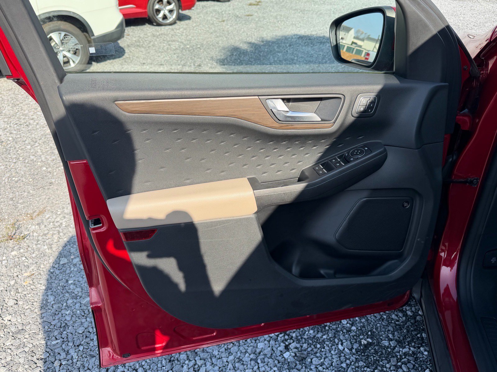 Used 2020 Ford Escape Titanium AWD/4WD image 19