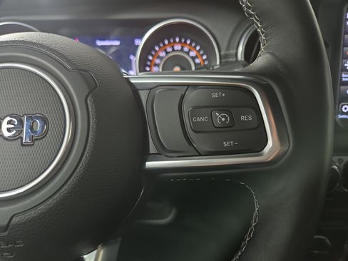 Used 2019 Jeep Wrangler Unlimited Sahara AWD/4WD image 17