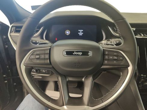 New 2025 Jeep Grand Cherokee L Altitude image 14