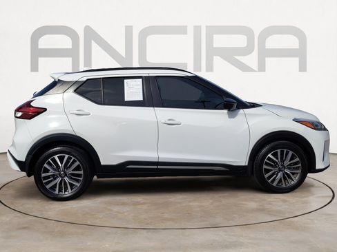 Used 2021 Nissan Kicks SR image 15