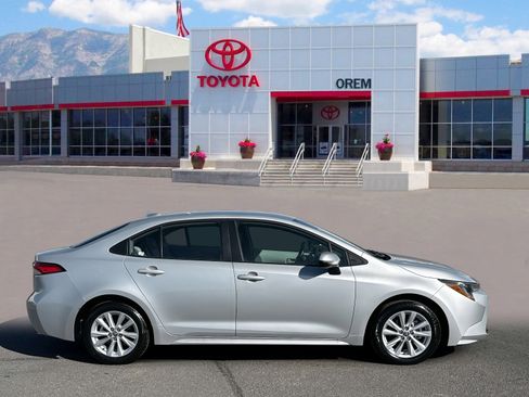 Used 2026 Toyota Corolla LE w/ LE Premium Package image 3