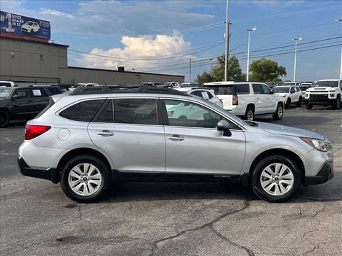 Used 2018 Subaru Outback 2.5i Premium AWD/4WD image 12