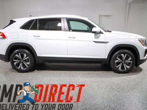 Used 2024 Volkswagen Atlas Cross Sport SE FWD image 6