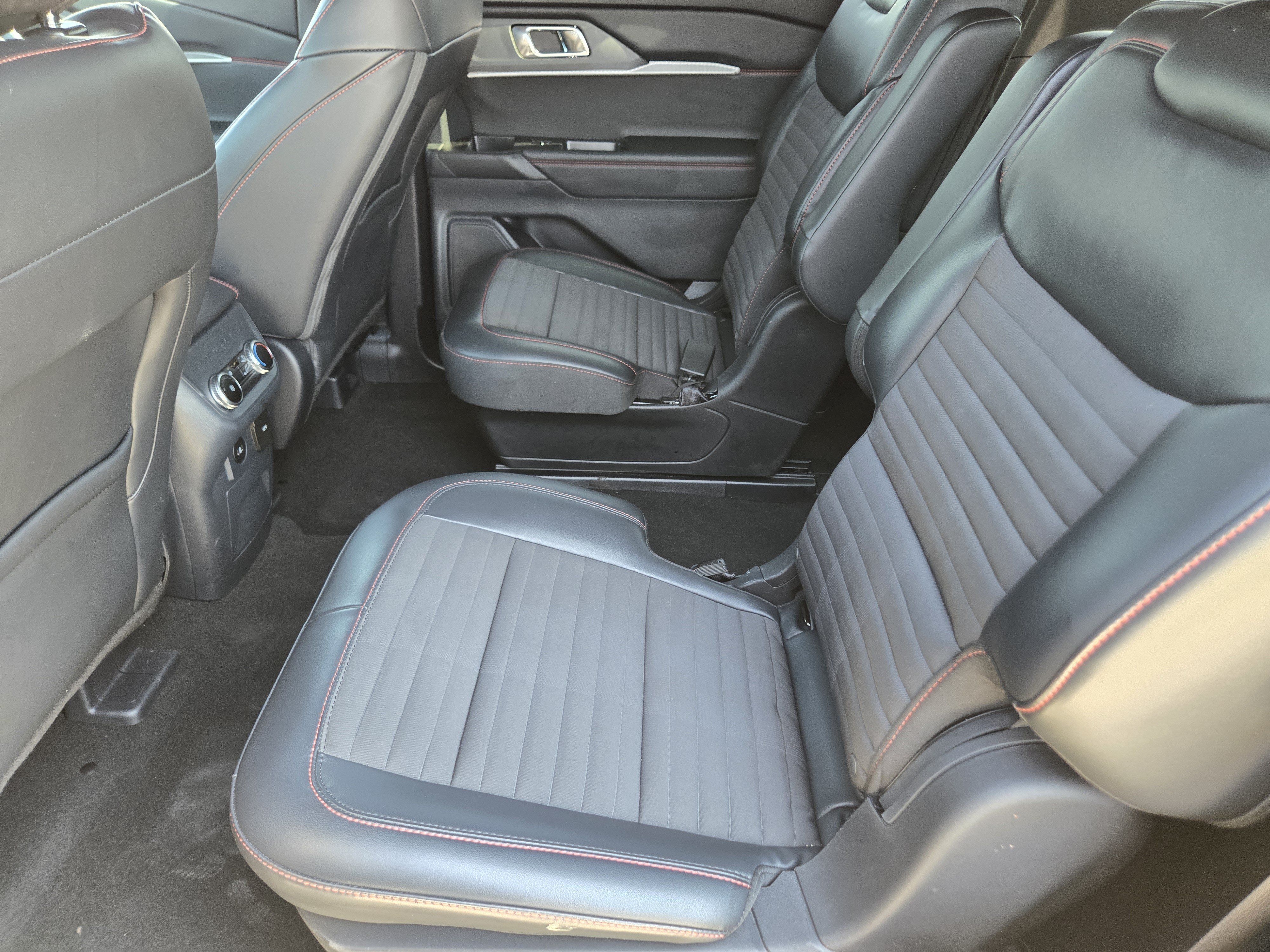 Used 2025 Ford Explorer ST-Line AWD/4WD image 27