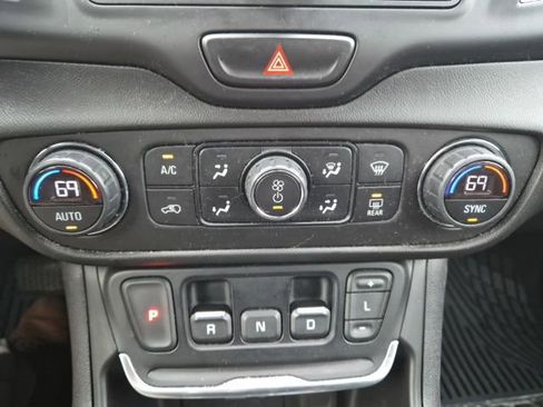 Used 2020 GMC Terrain SLE w/ Driver Convenience Package image 19