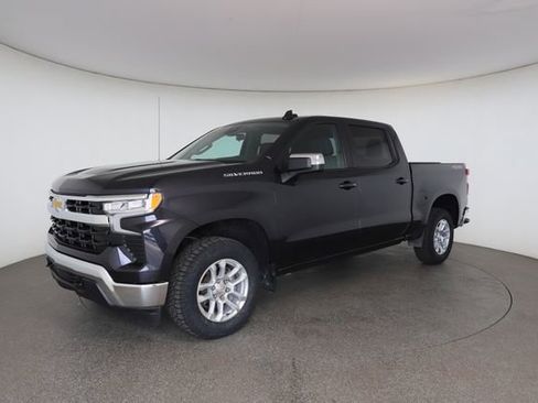 Used 2022 Chevrolet Silverado 1500 LT AWD/4WD image 3