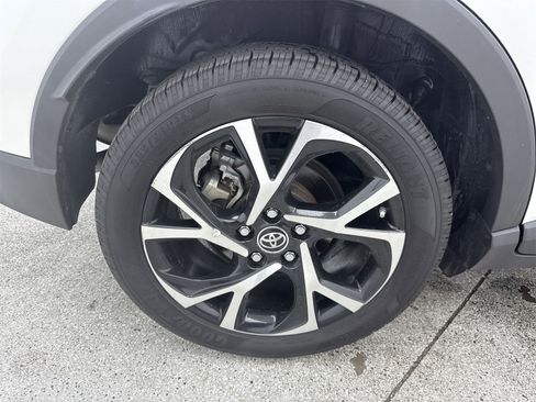 Used 2018 Toyota C-HR XLE image 46