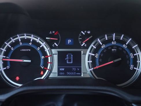 Used 2017 Toyota 4Runner Limited AWD/4WD image 25