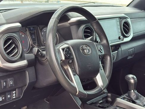 Used 2021 Toyota Tacoma Limited image 7