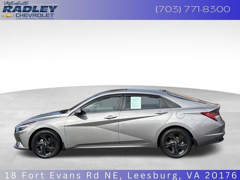 Used 2023 Hyundai Elantra Blue image 2