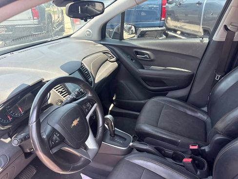 Used 2017 Chevrolet Trax LT w/ LT Convenience Package FWD image 23