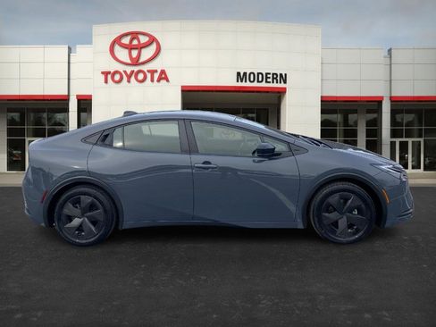 Used 2023 Toyota Prius LE image 4