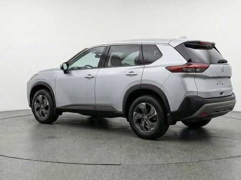 Used 2025 Nissan Rogue SV image 6