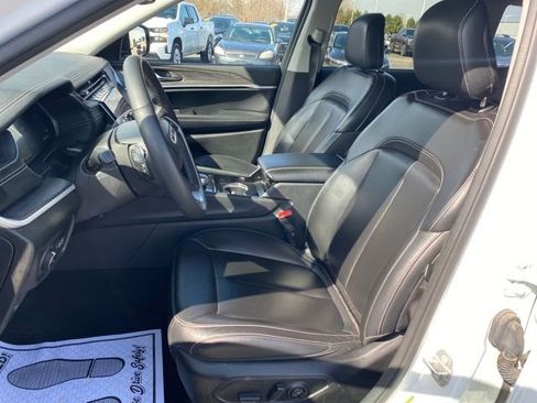 Used 2023 Jeep Grand Cherokee Limited image 15