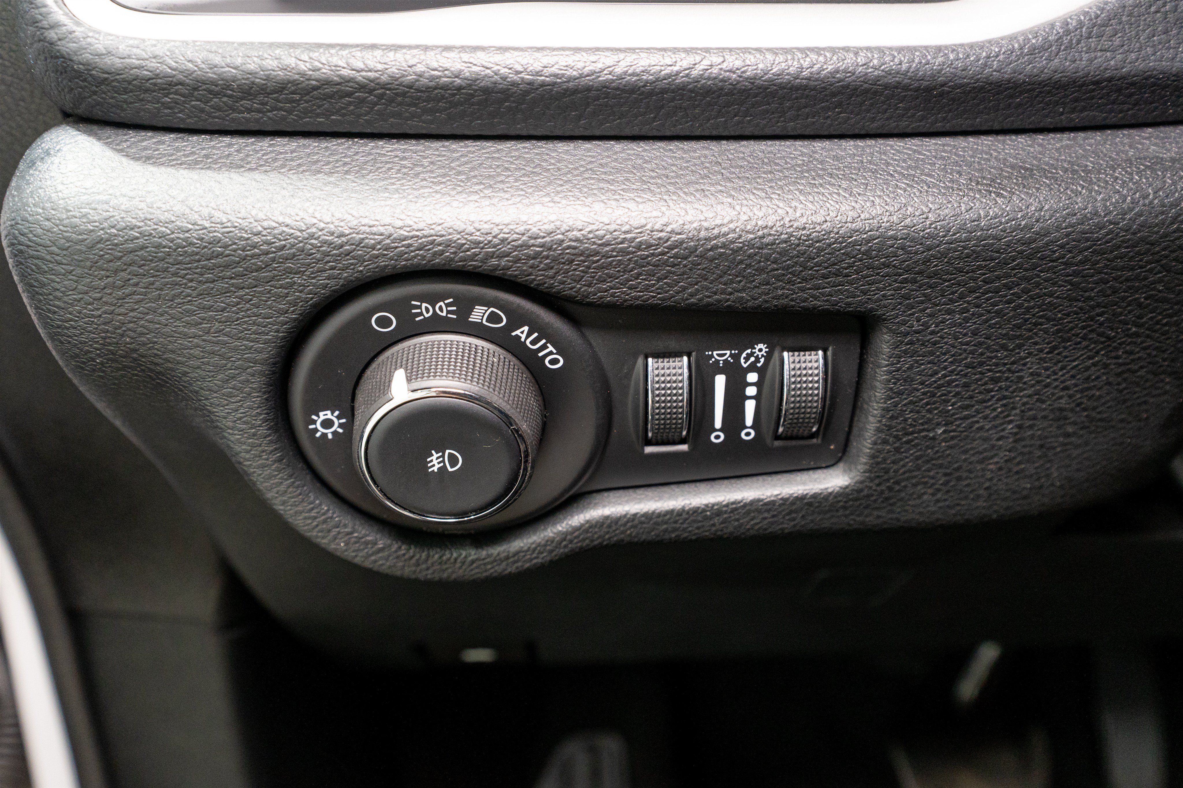 Used 2024 Chrysler Pacifica Limited FWD image 31