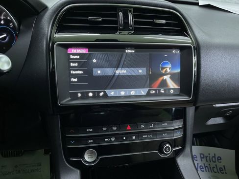 Used 2019 Jaguar F-PACE Premium image 21