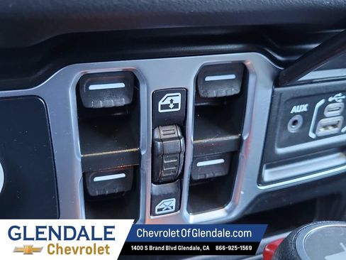 Used 2025 Jeep Wrangler Unlimited Sahara AWD/4WD image 30