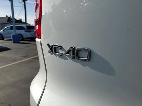 Used 2025 Volvo XC40 B5 Core image 7