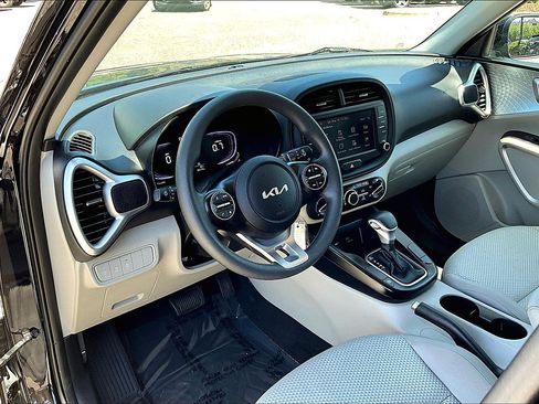 Used 2025 Kia Soul LX FWD image 13