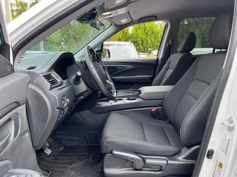 Used 2025 Honda Ridgeline Sport image 5