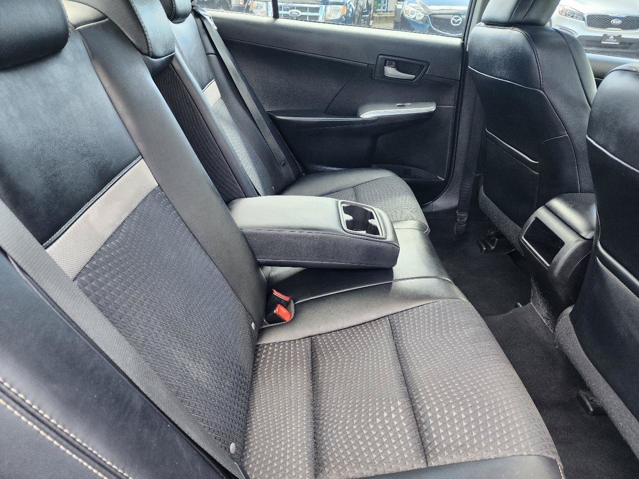 Used 2014 Toyota Camry SE FWD image 26