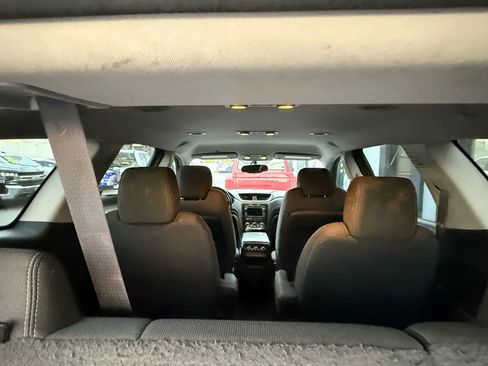 Used 2015 Chevrolet Traverse LT w/ LPO, 'HIT The Road' Package image 10