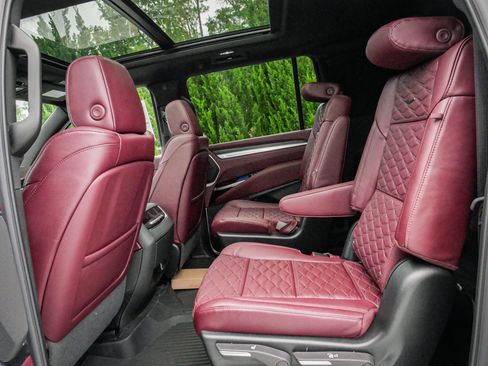 Used 2026 Cadillac Escalade ESV Sport w/ LPO, ONYX Package AWD/4WD image 8