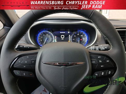 New 2026 Chrysler Pacifica Select image 21