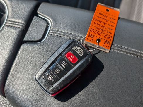 Used 2019 Toyota Avalon Touring image 24