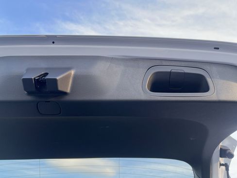 Certified 2025 Chevrolet Trax RS image 19