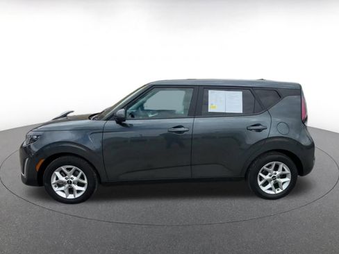 Used 2025 Kia Soul LX w/ LX Technology Package FWD image 9