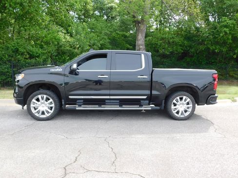 Used 2023 Chevrolet Silverado 1500 High Country w/ Technology Package AWD/4WD image 2