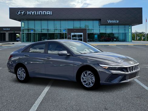 New 2026 Hyundai Elantra Hybrid FWD image 10
