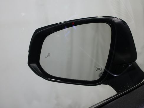 Used 2020 Toyota Highlander XLE AWD/4WD image 8