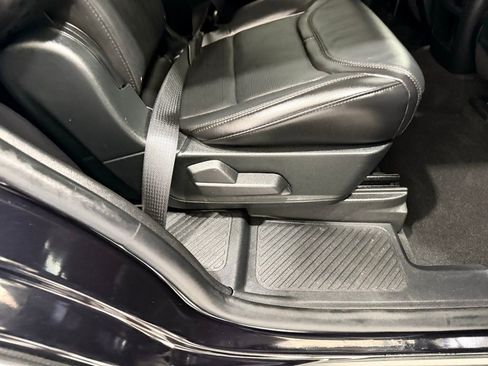 Used 2020 Ford Explorer Platinum w/ Premium Technology Package image 27