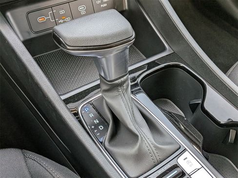 Used 2025 Hyundai Tucson SE image 15