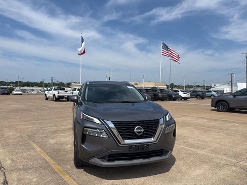 Used 2022 Nissan Rogue SV w/ SV Premium Package AWD/4WD image 3