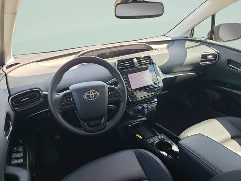 Certified 2021 Toyota Prius XLE FWD image 11