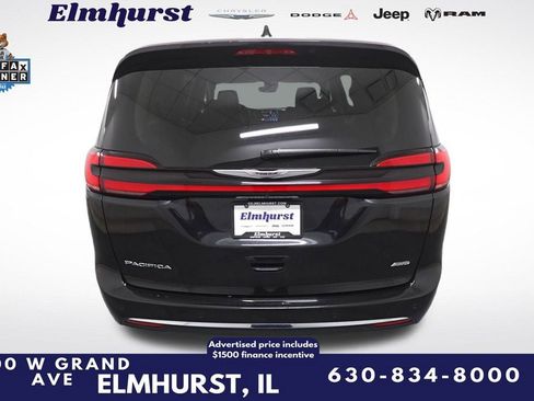 Used 2023 Chrysler Pacifica Touring-L image 4