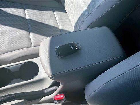 Used 2023 Kia Soul LX w/ LX Technology Package image 13