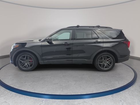 Used 2025 Ford Explorer ST AWD/4WD image 8