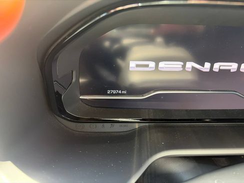 Used 2023 GMC Yukon Denali w/ Advanced Technology Package AWD/4WD image 6